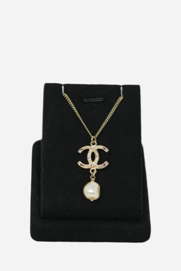 Pre-Owned Chanel Mental Resin Star CC Necklace