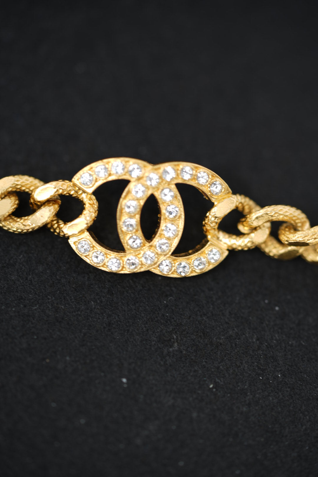 Pre-Owned Chanel CC Rhinestone Bracelet 2022