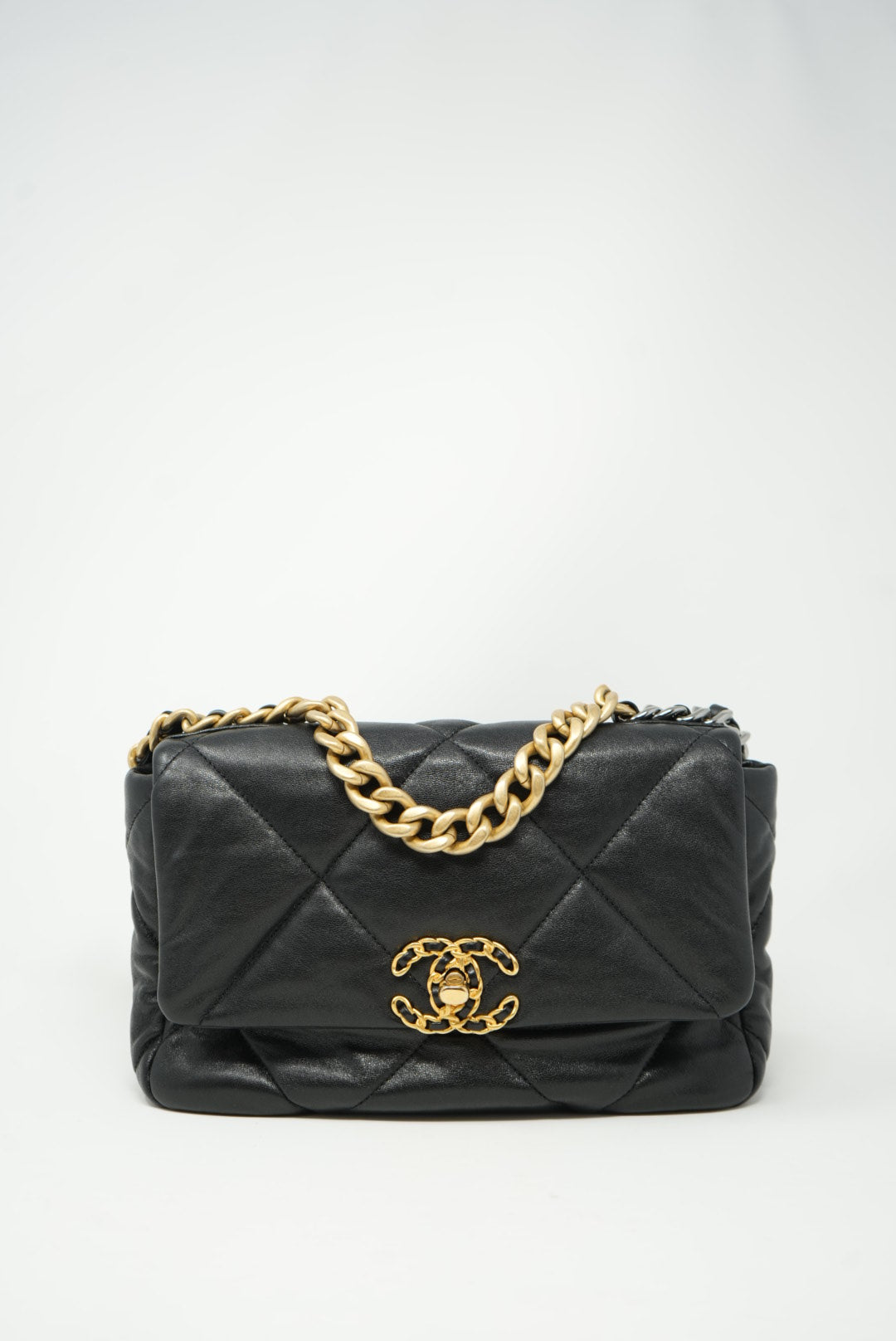 Pre-Owned CHANEL 19 HANDBAG Black Small