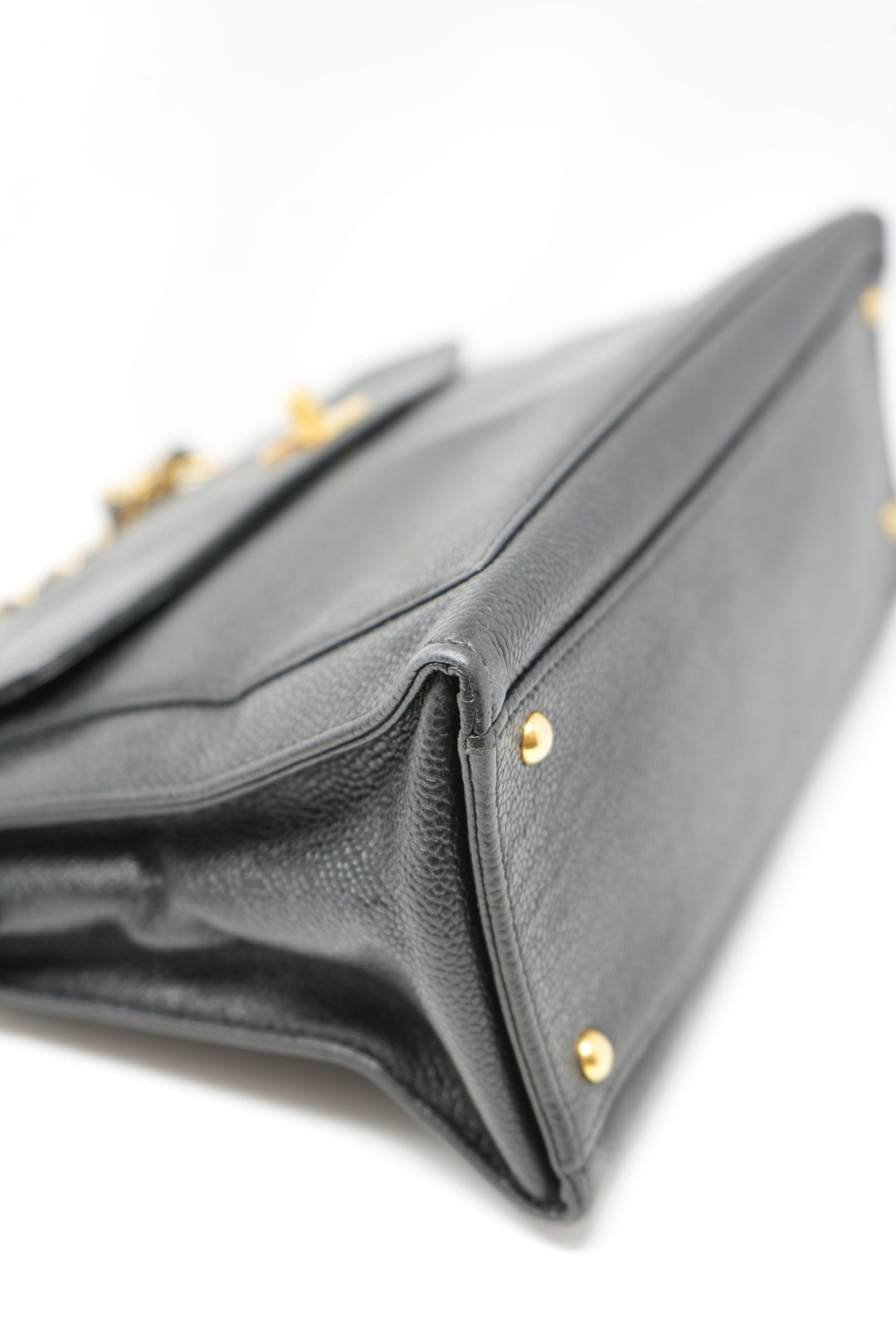 Pre-Owned Chanel Black Caviar Shoulder Bag zipper replaced