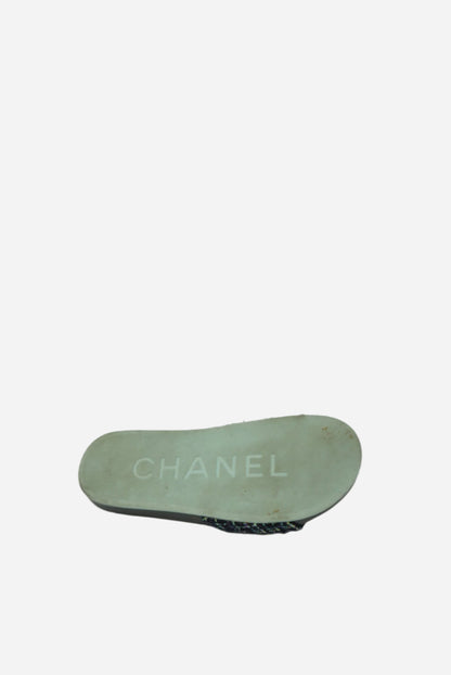 Pre-Owned Chanel Tweed Camellia Rubber Sandals