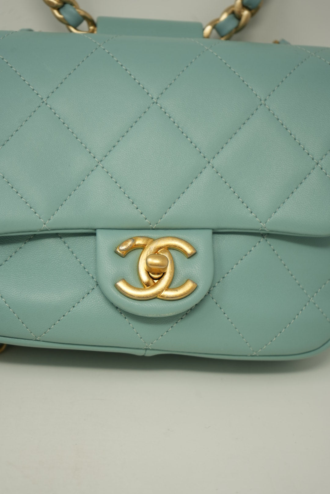 Pre-Owned CHANEL 2019 Blue Lambskin Mini Flap Handle Bag