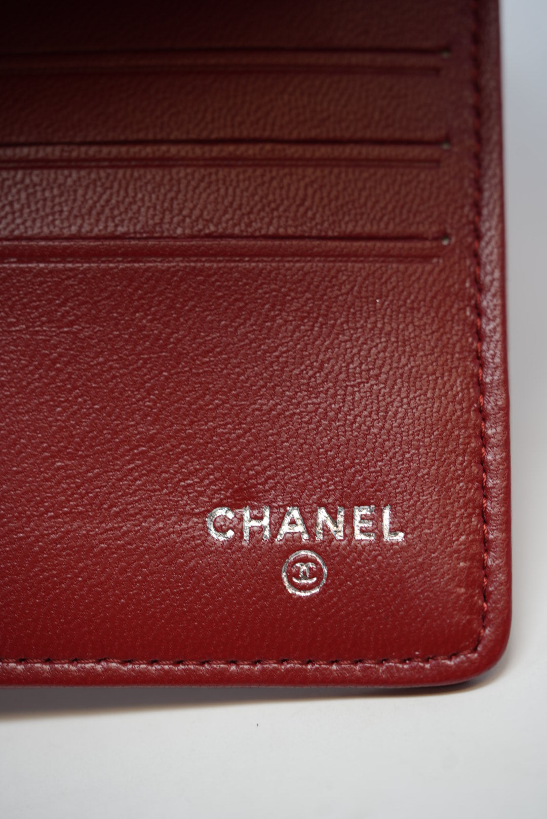 Pre-Owned Chanel 2011-2012 Camellia Embossed Leather Wallet