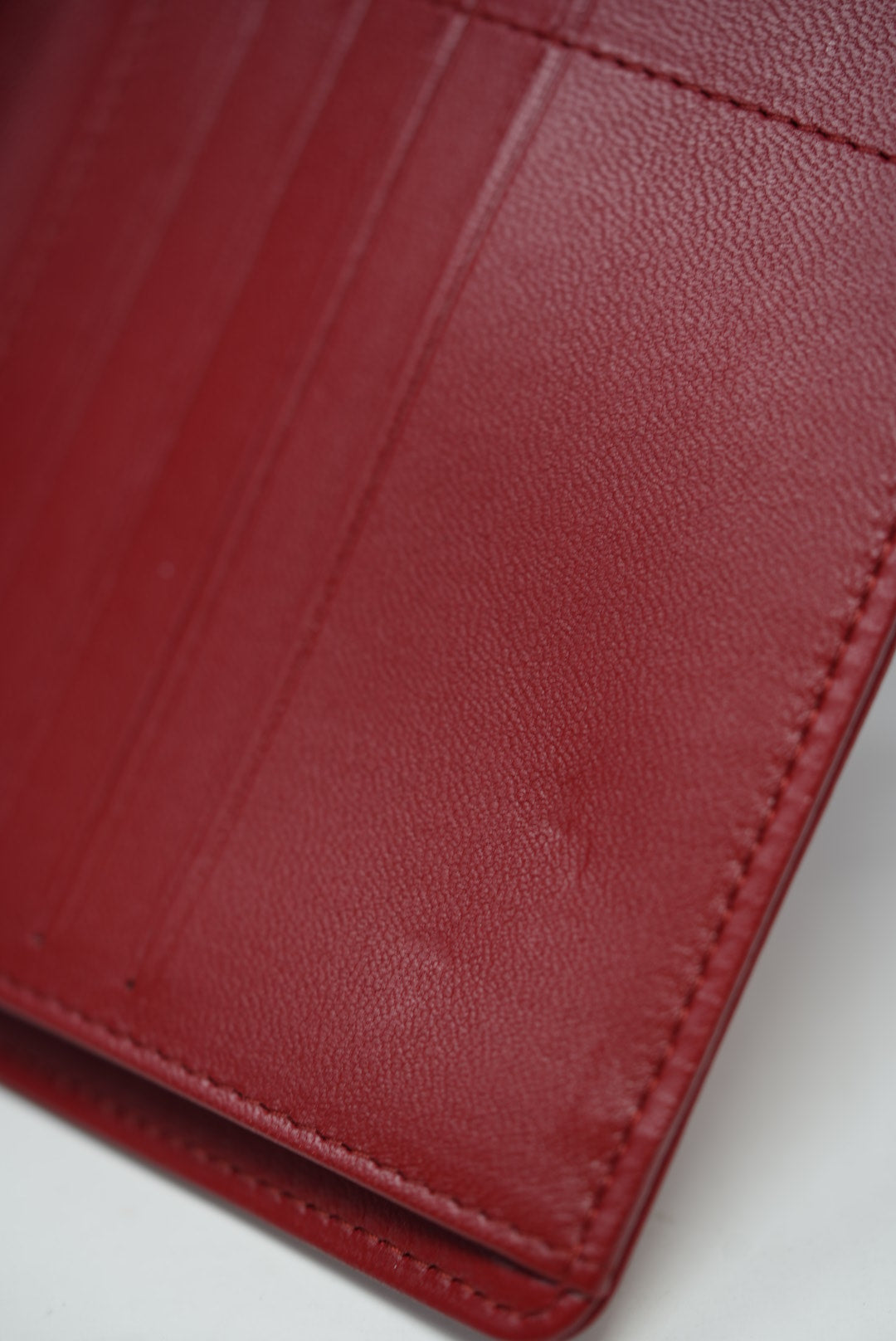 Pre-Owned Chanel 2011-2012 Camellia Embossed Leather Wallet