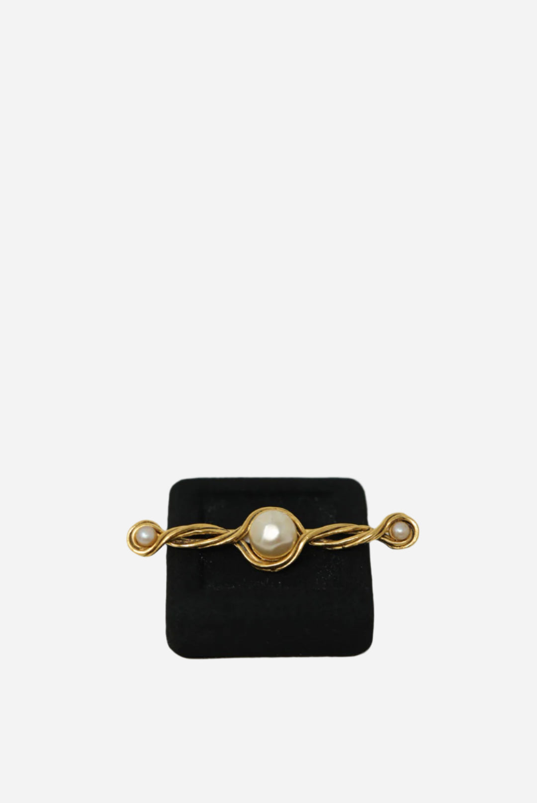 Pre-Owned Chanel Faux Pearl Brooch