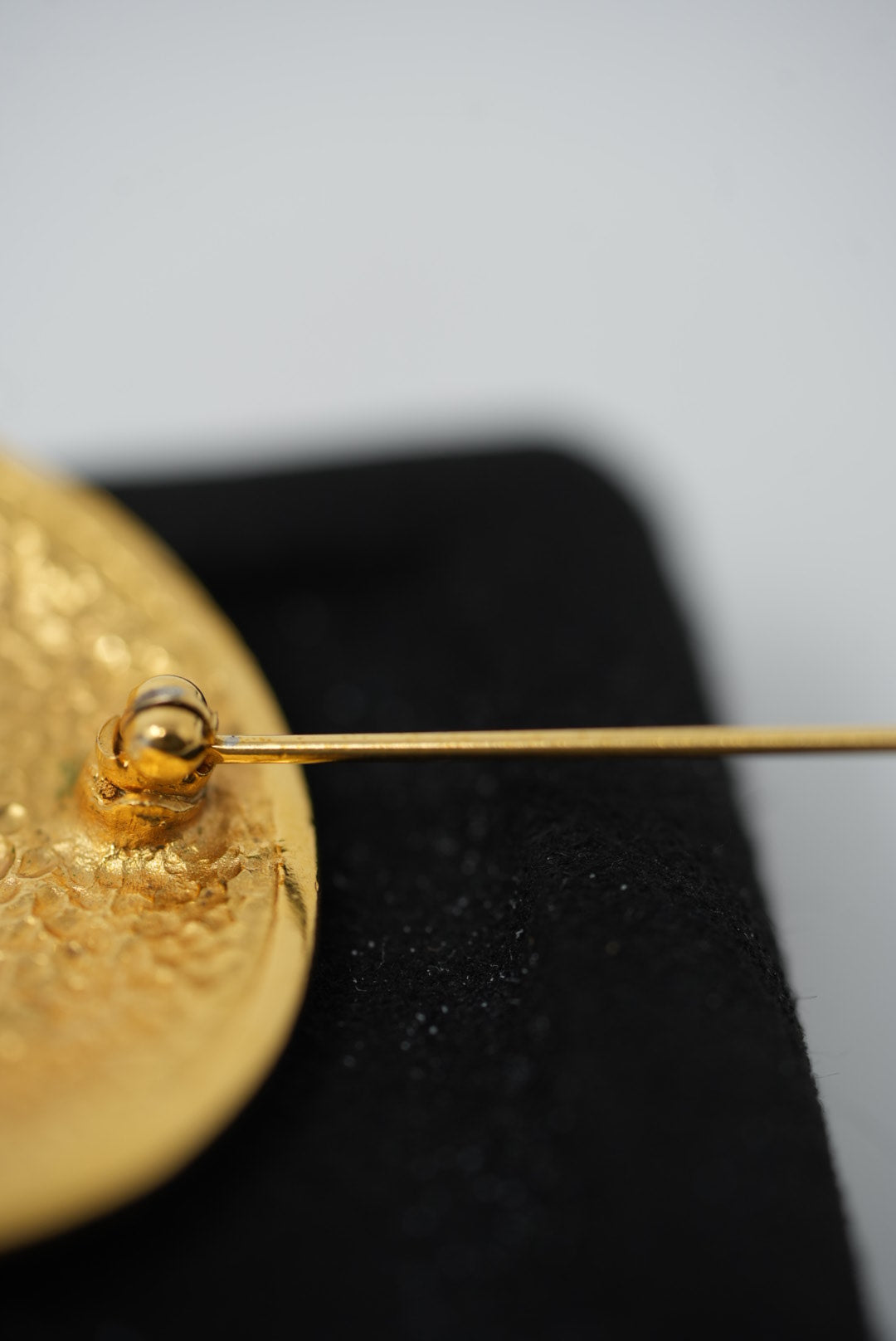 Pre-Owned Chanel Brooch