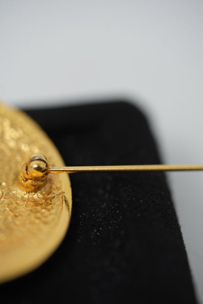Pre-Owned Chanel Brooch