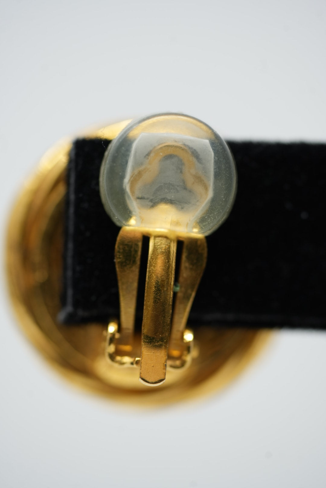 Pre-Owned Chanel CC round earrings clip-on 1993