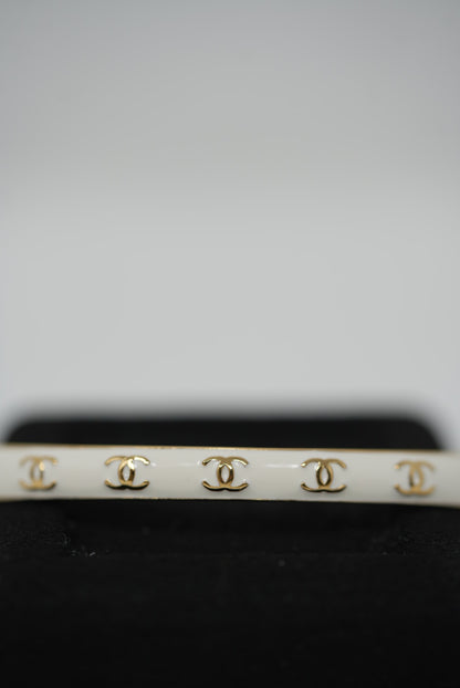 Pre-Owned Chanel 2024 Resin CC Cuff