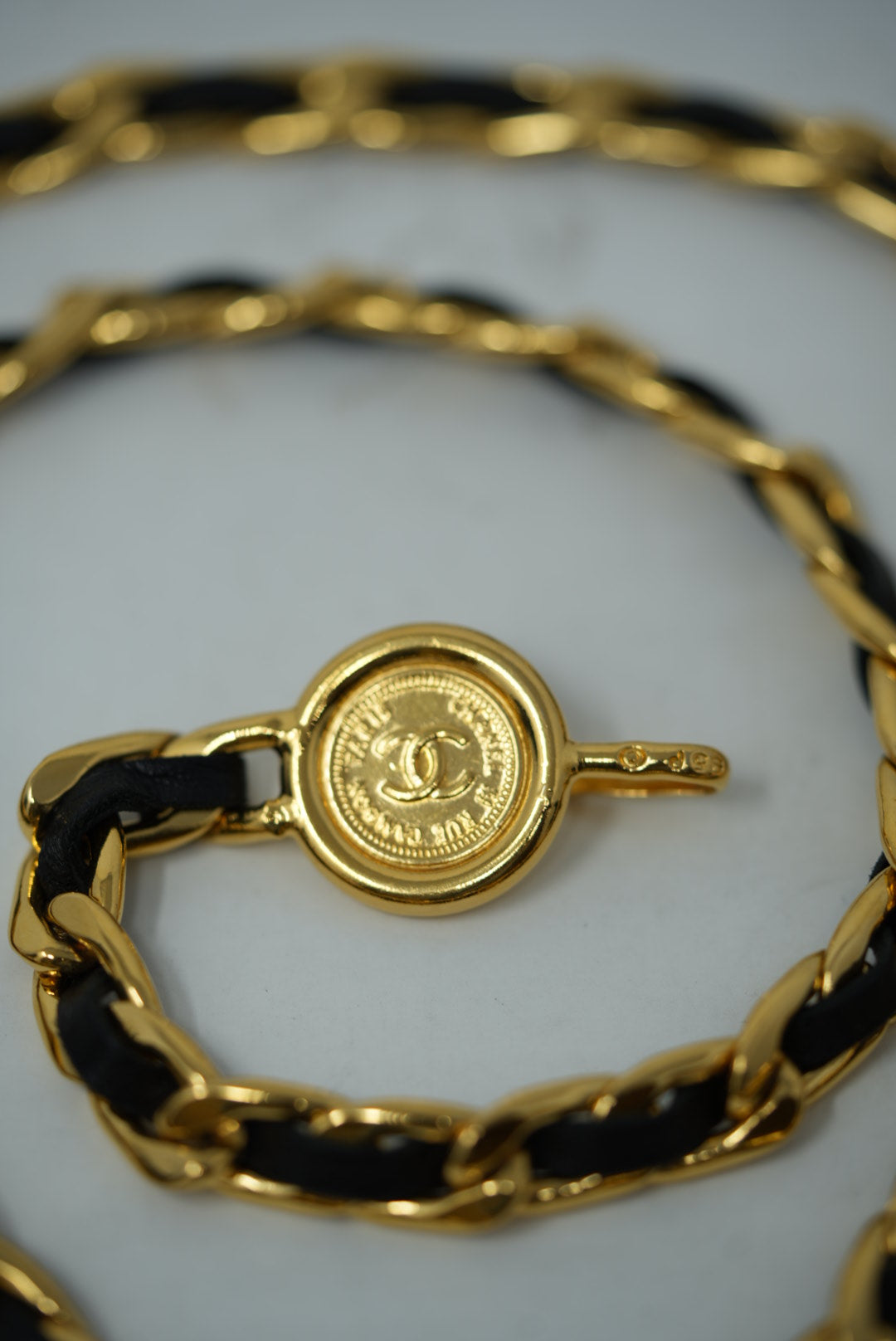 Pre-Owned Chanel 1995 Medallion Chain Belt