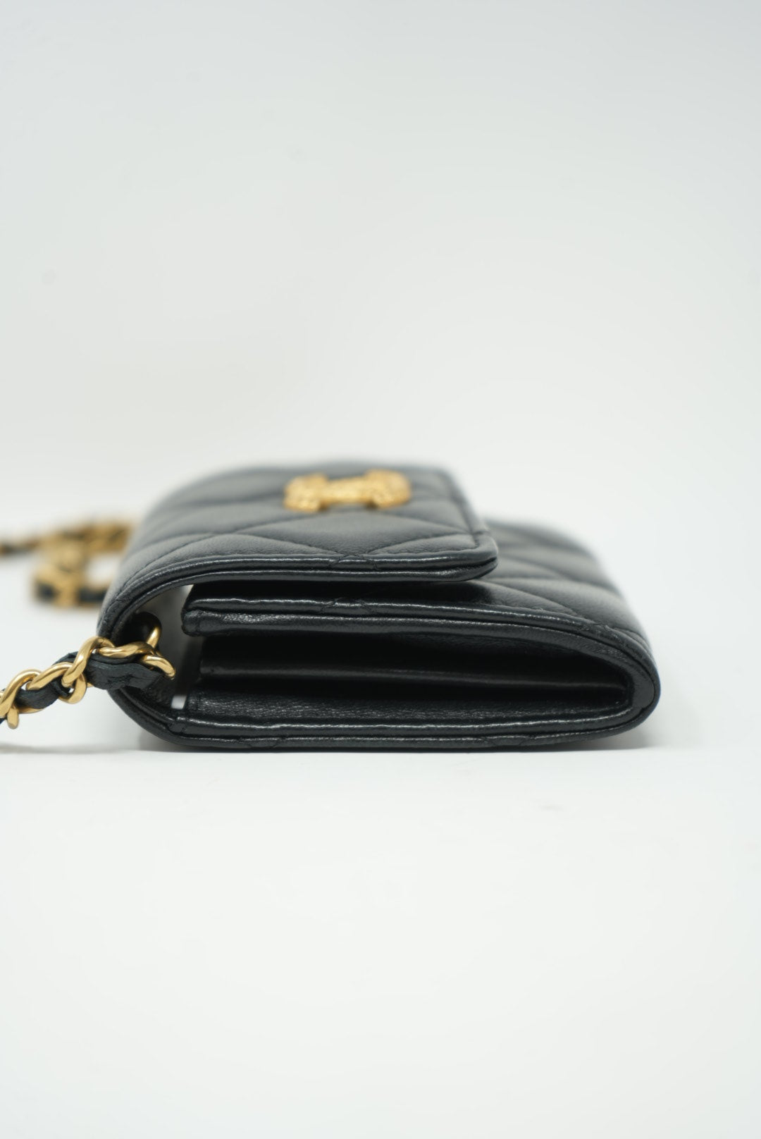 Pre-Owned Chanel 2023 Black Lambskin Card Holder With Chain