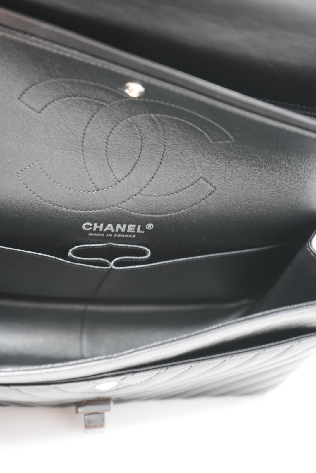 Pre-Owned CHANEL 2.55 Reissue 226 So Black 2018-2019
