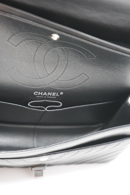 Pre-Owned CHANEL 2.55 Reissue 226 So Black 2018-2019