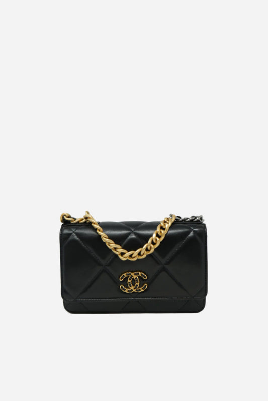 Pre-Owned CHANEL 2021-2023 CHANEL 19 WALLET ON CHAIN