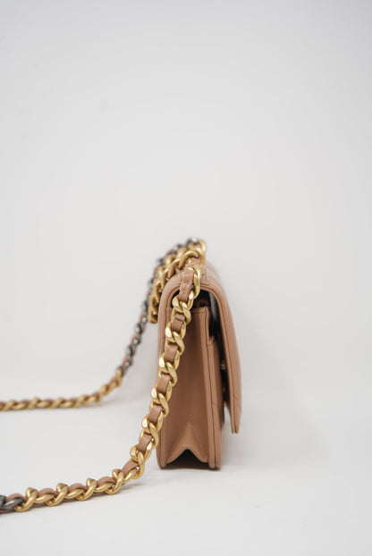 Pre-owned CHANEL 19 WALLET ON CHAIN 2022-2023