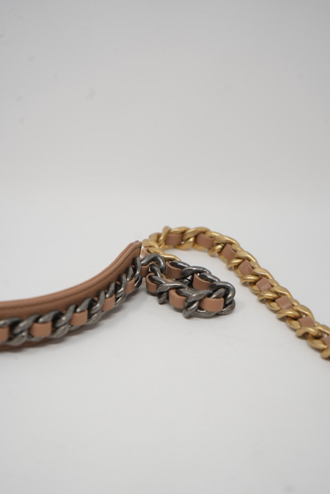 Pre-owned CHANEL 19 WALLET ON CHAIN 2022-2023
