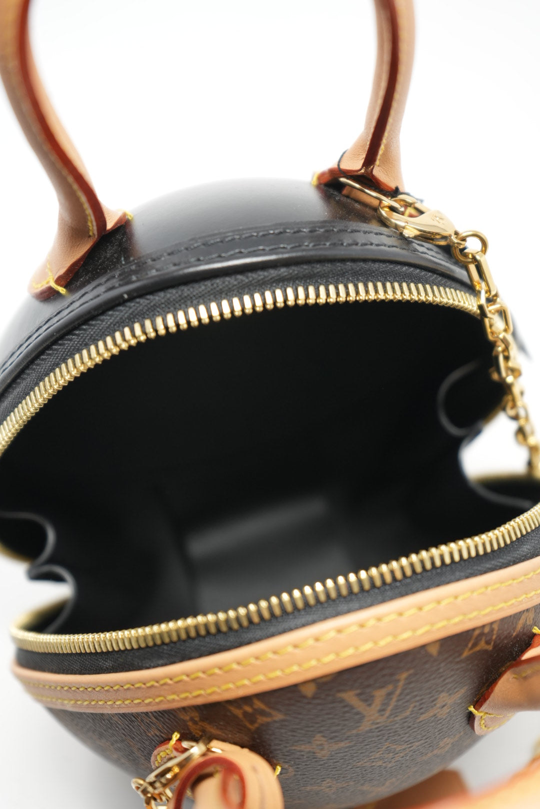 LOUIS VUITTON Monogram Egg Bag 2022