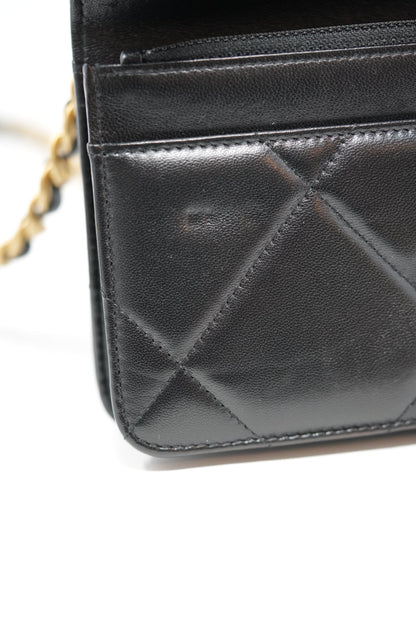 Pre-Owned CHANEL 2021-2023 CHANEL 19 WALLET ON CHAIN