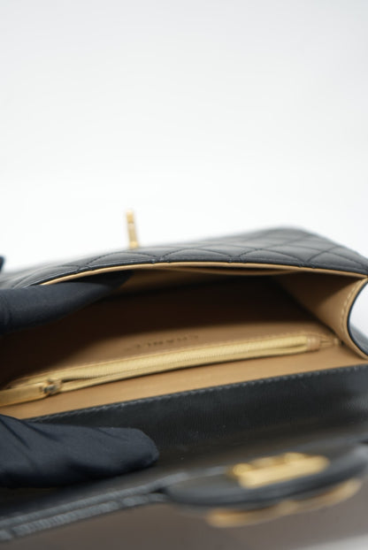 Pre-owned Chanel Lambskin Pearl Wallet On Chain