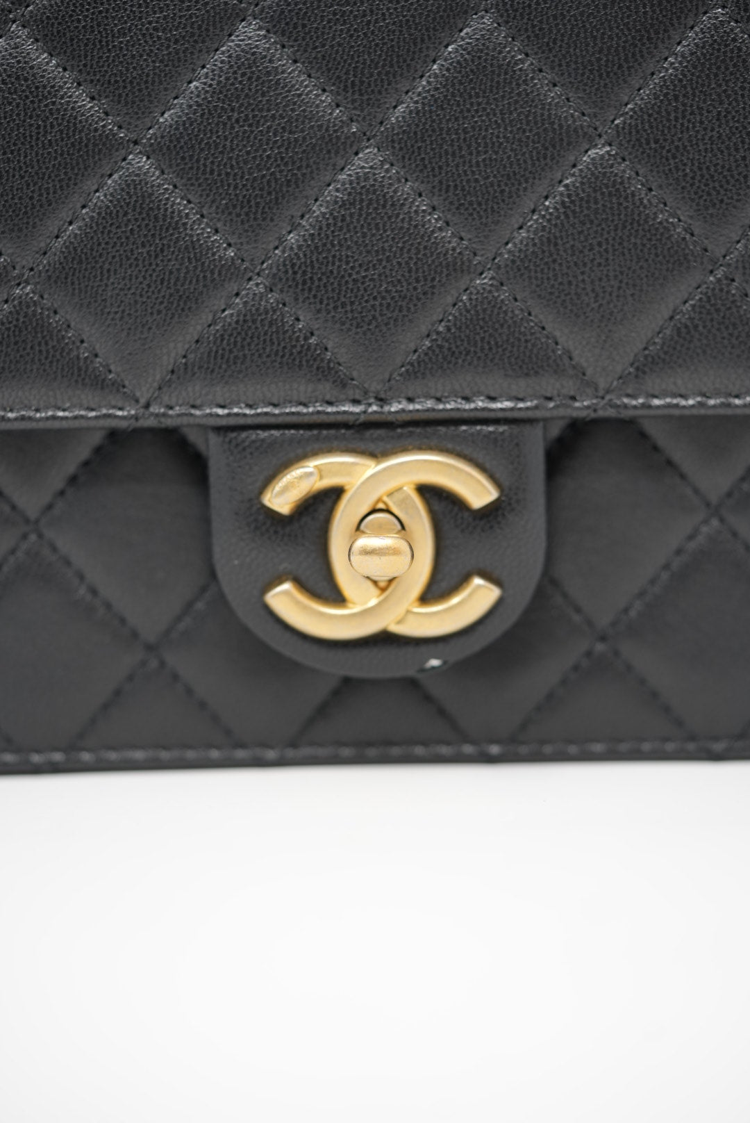 Pre-owned Chanel Lambskin Pearl Wallet On Chain
