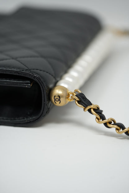 Pre-owned Chanel Lambskin Pearl Wallet On Chain