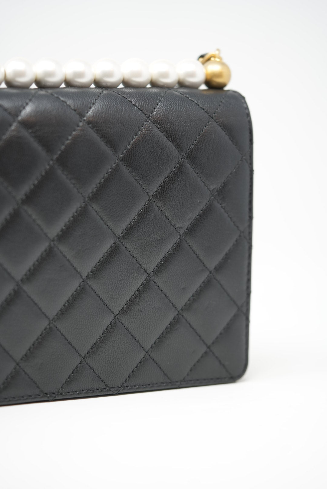 Pre-owned Chanel Lambskin Pearl Wallet On Chain