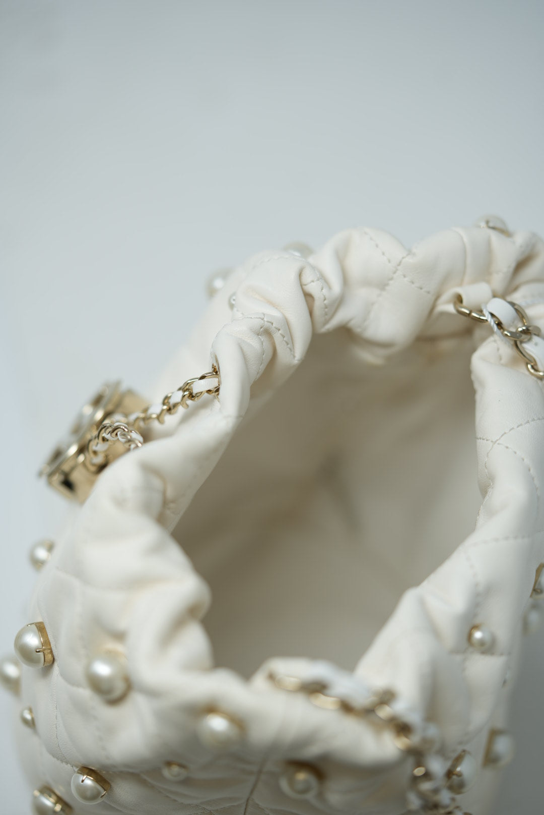 Pre-owned Chanel Lambskin Pearl Drawstring Bag 2021