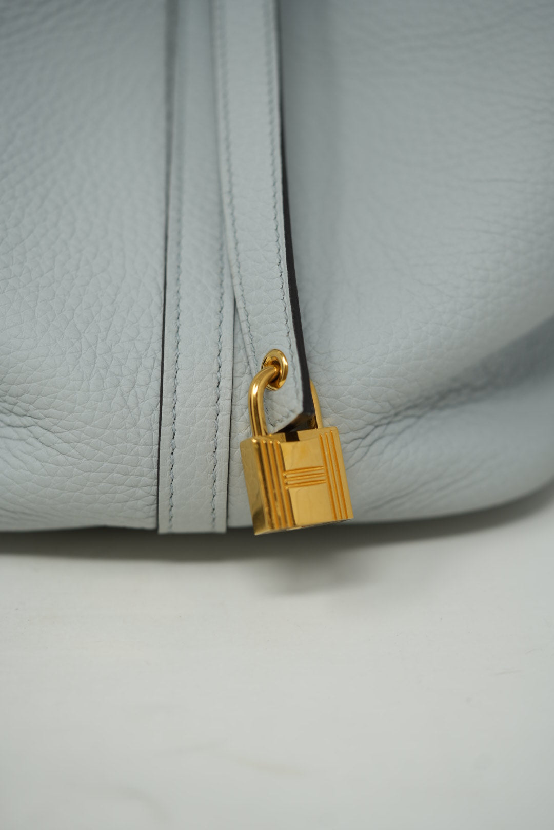 Hermes 2022 Blue Clemence Leather Picotin 22 Handbag
