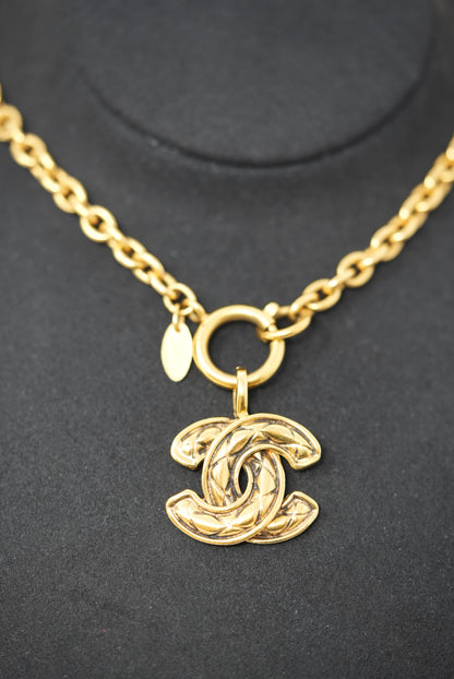 Pre-owned Chanel CC Quilted Necklace