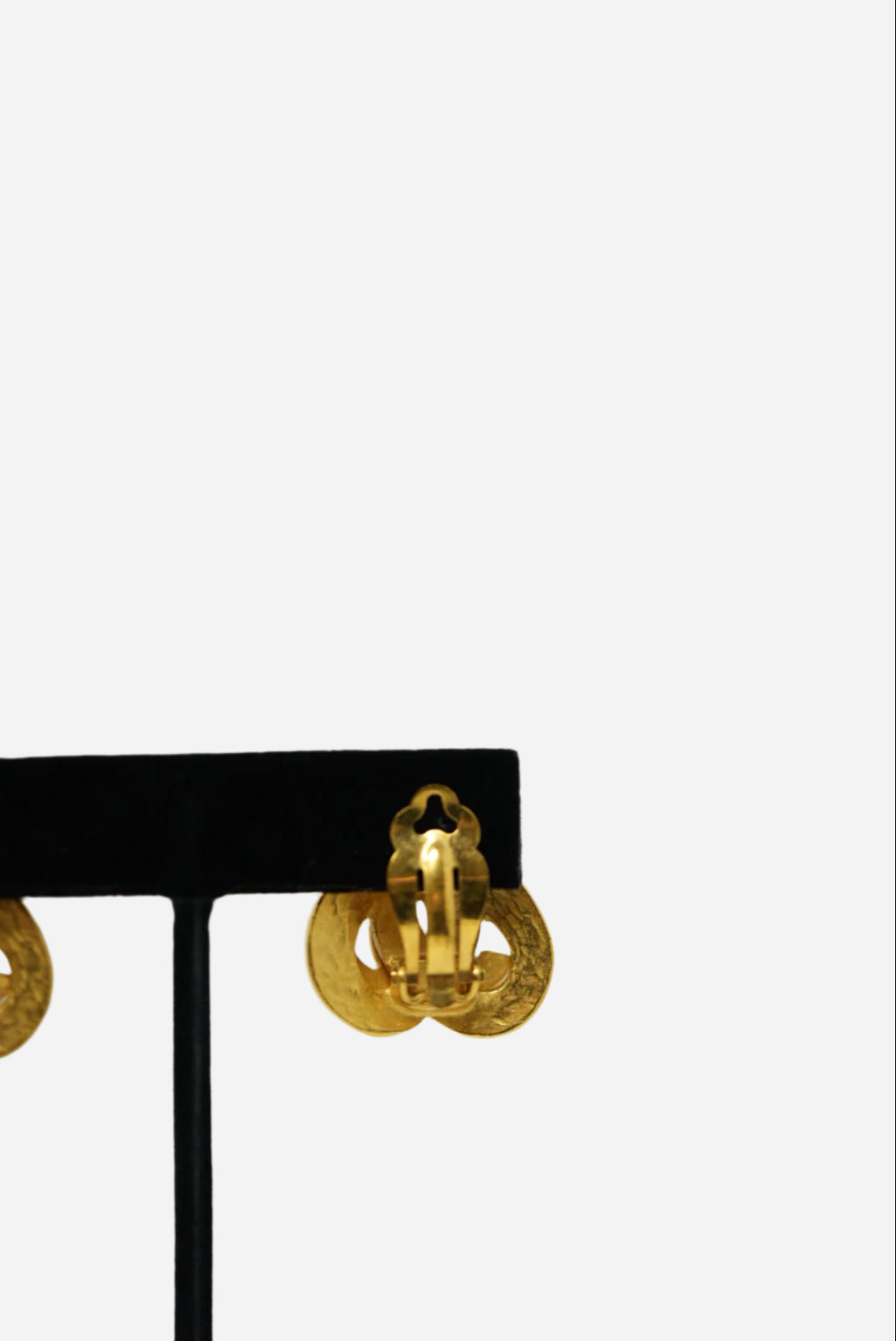 Pre-Owned Chanel Heart Earrings Clip on