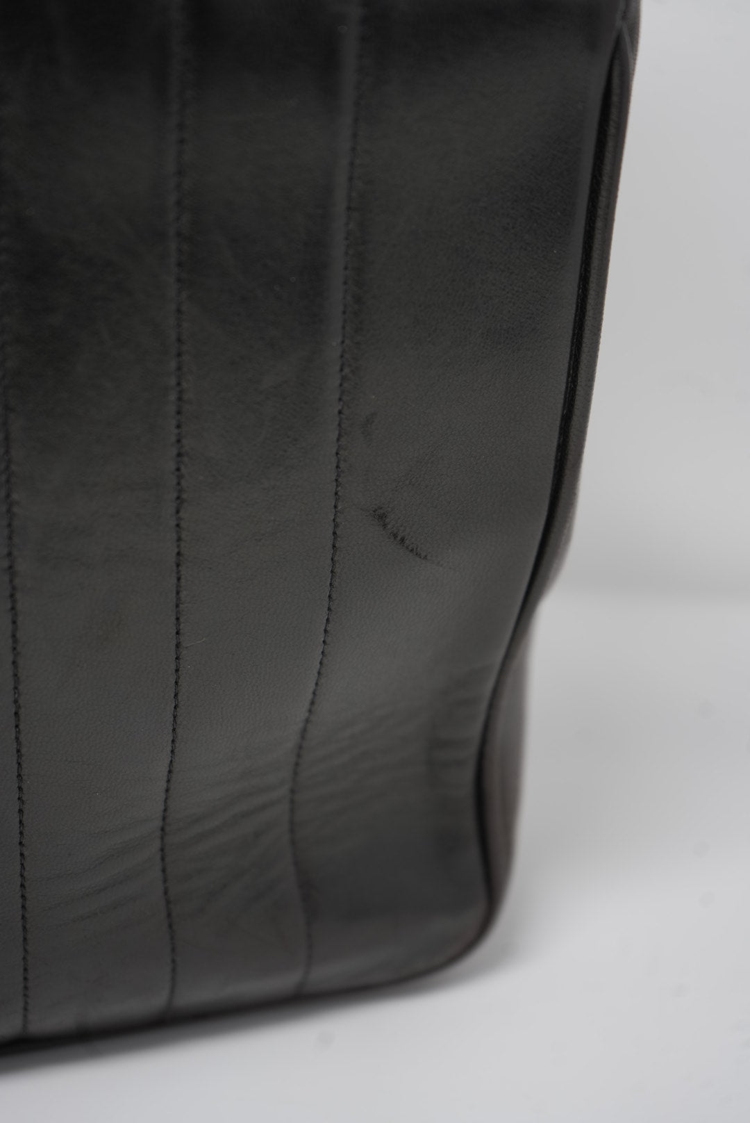 Pre-Owned Chanel Maxi 30 1994-1996