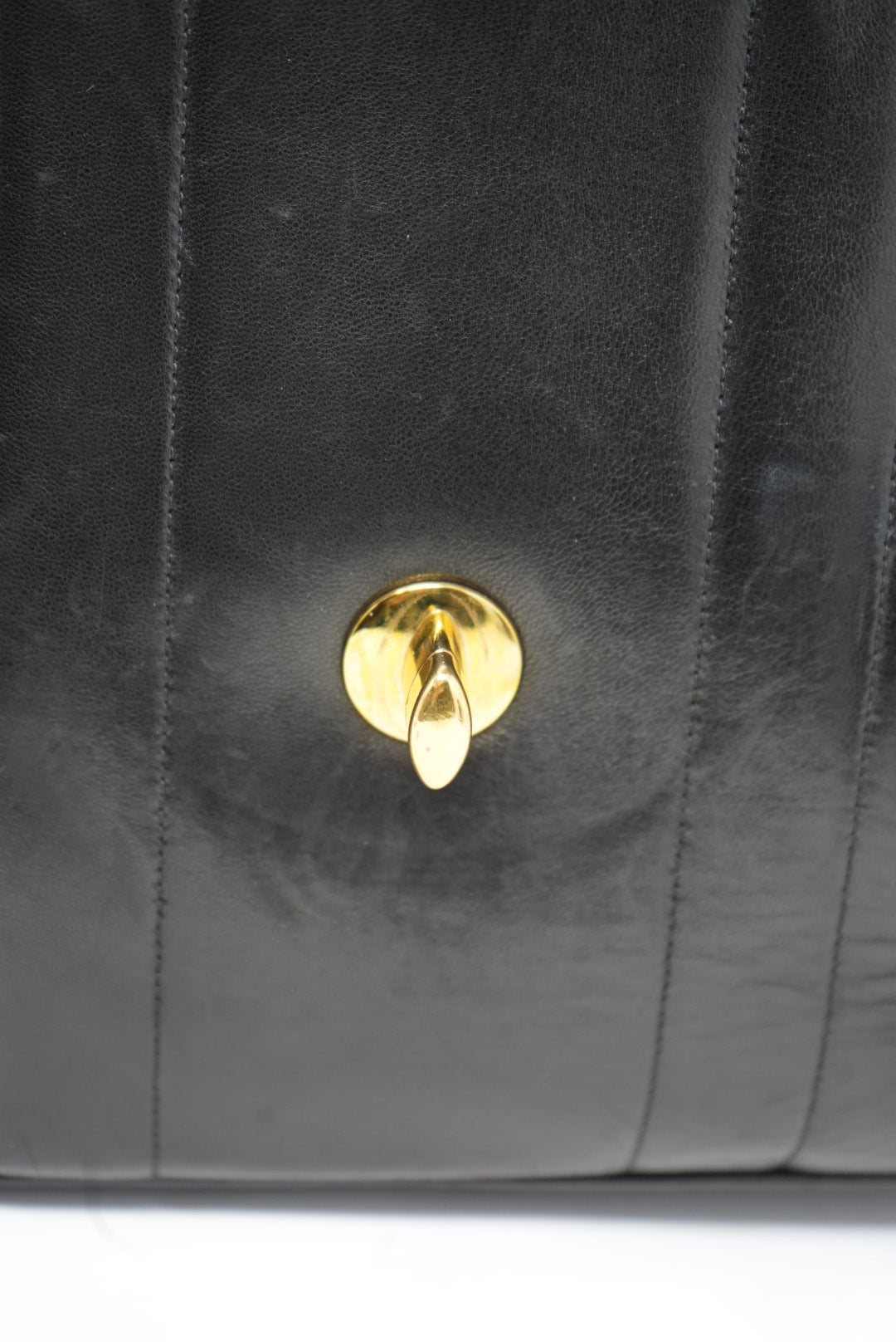 Pre-Owned Chanel Maxi 30 1994-1996
