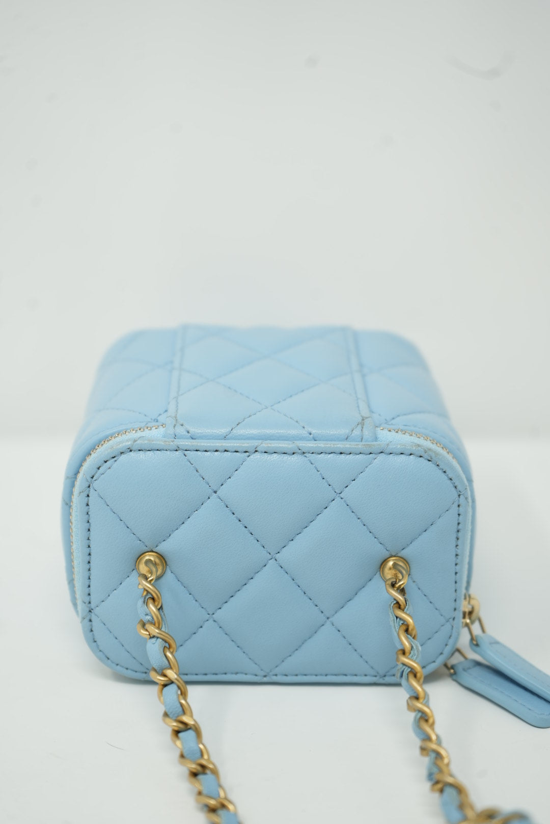 Pre-Owned Chanel SMALL VANITY WITH CHAIN Pearl Crush 2022