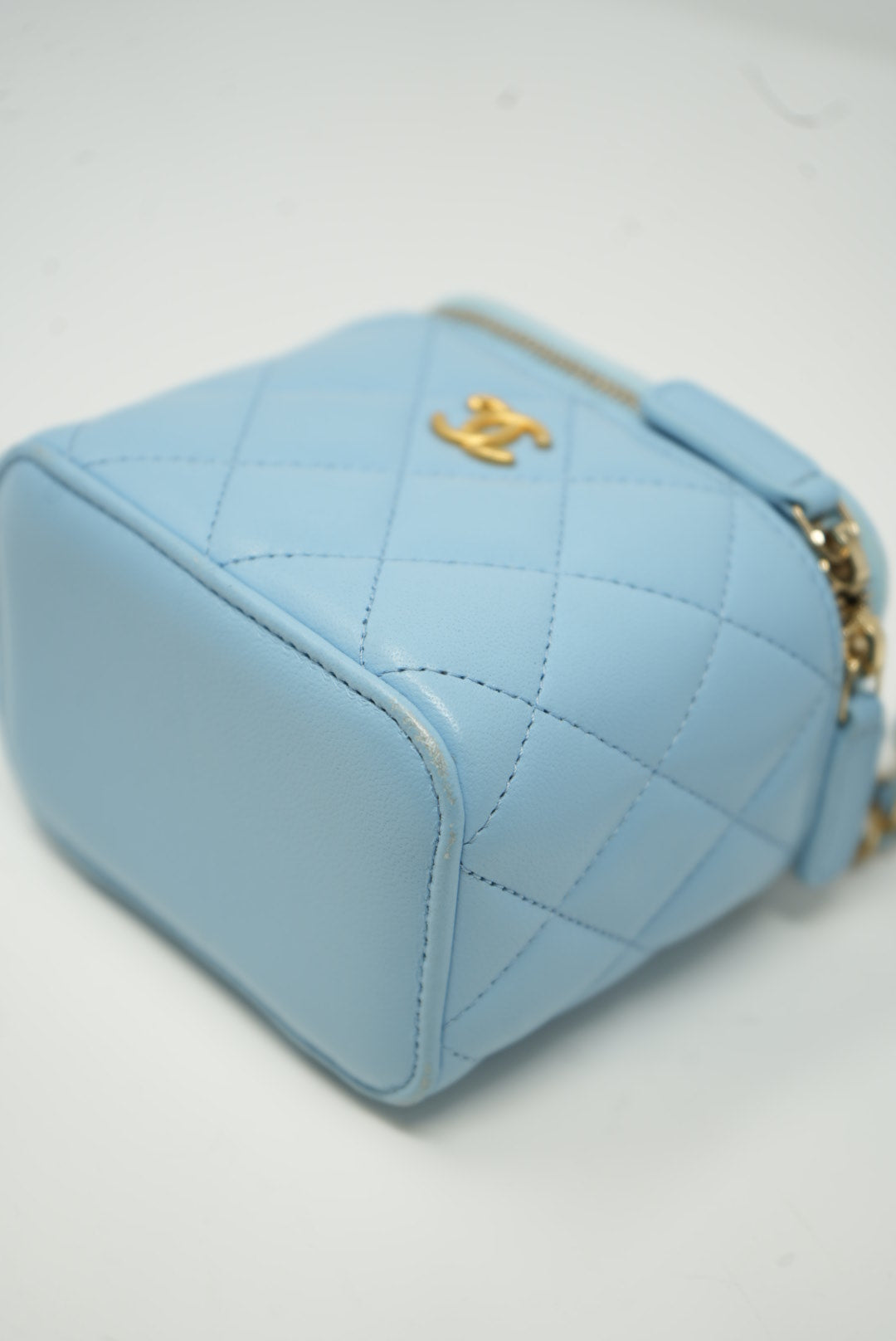Pre-Owned Chanel SMALL VANITY WITH CHAIN Pearl Crush 2022
