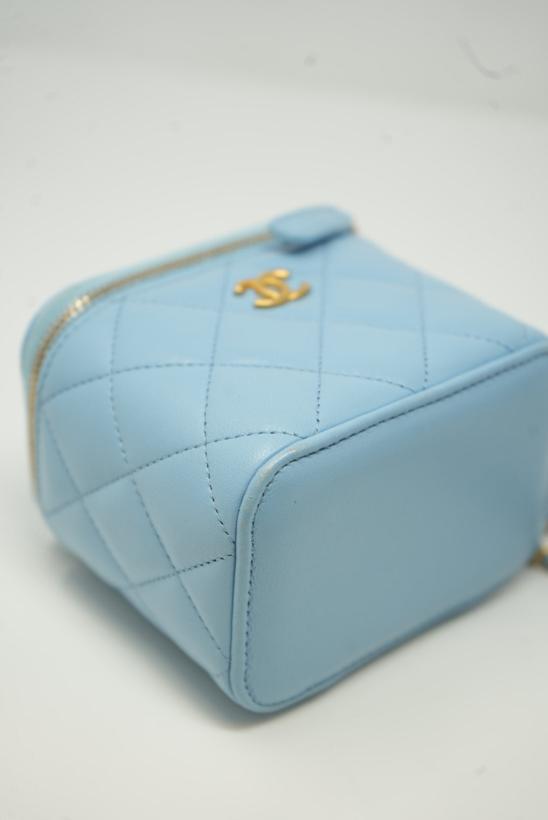 Pre-Owned Chanel SMALL VANITY WITH CHAIN Pearl Crush 2022