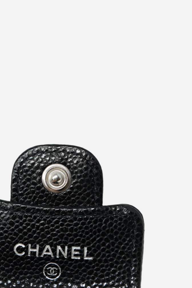 Pre-owned CHANEL Caviar Quilted Airpods Case