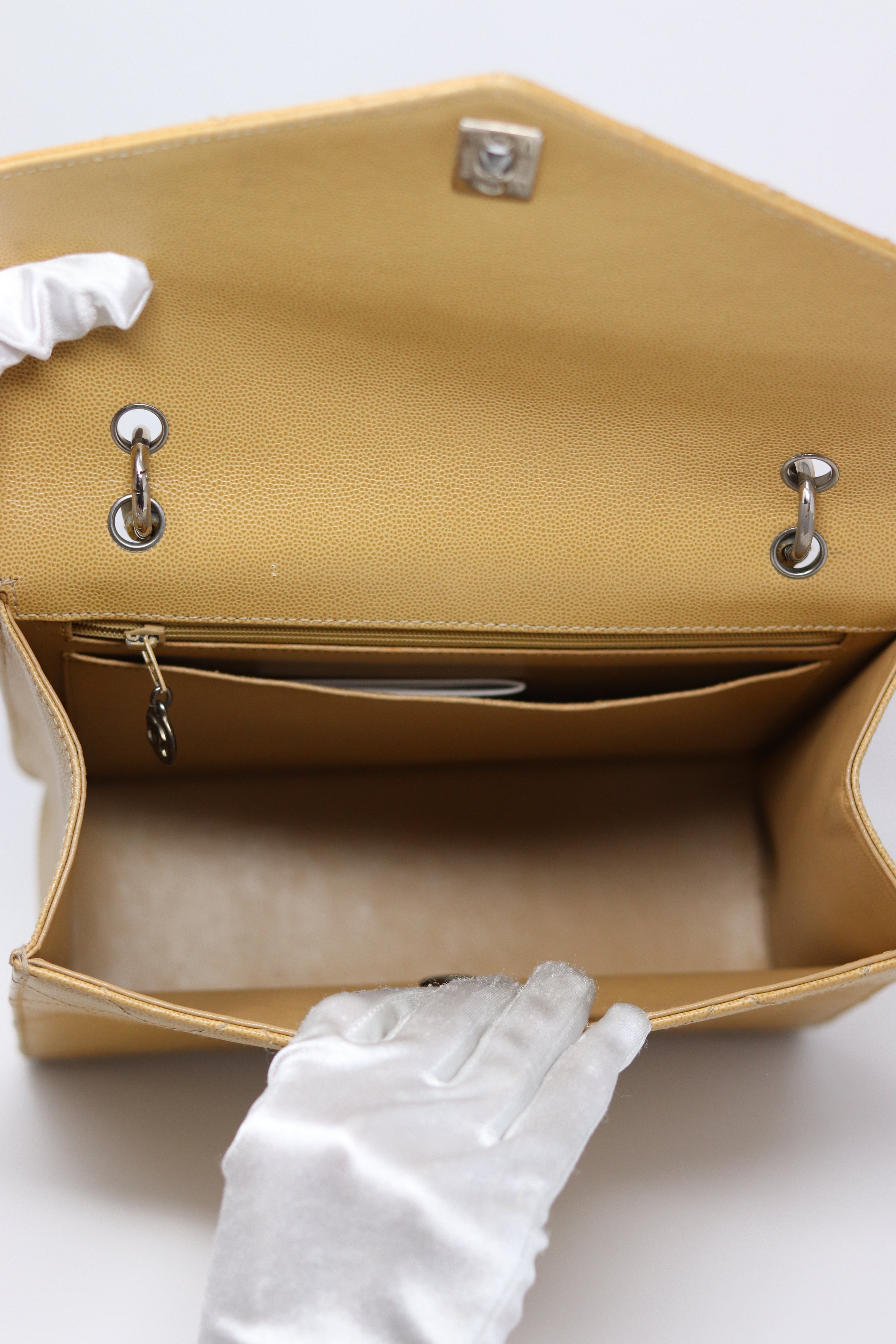 Pre-Owned CHANEL Beige Wild Stitch Kelly Top Handle Bag
