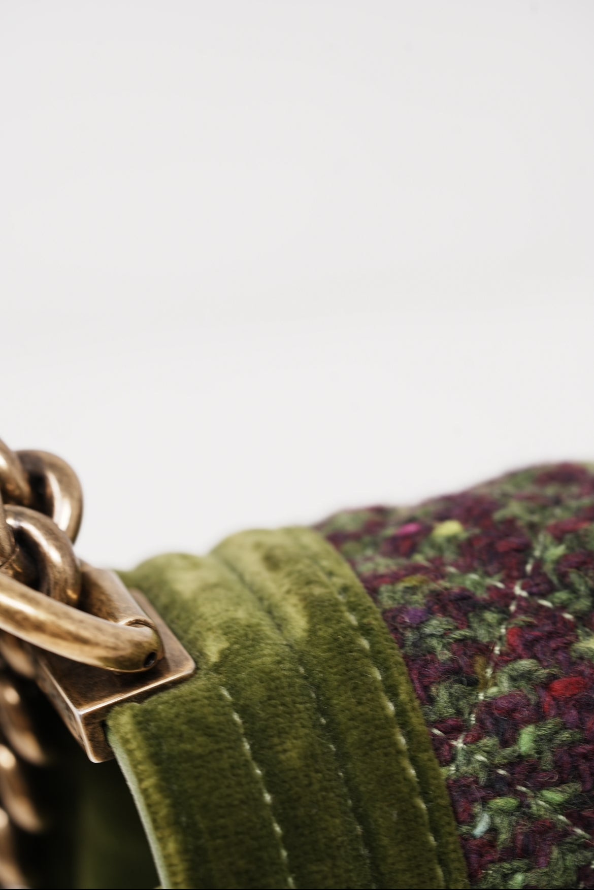 Pre-Owned Chanel Velvet Tweed Medium Boy Flap