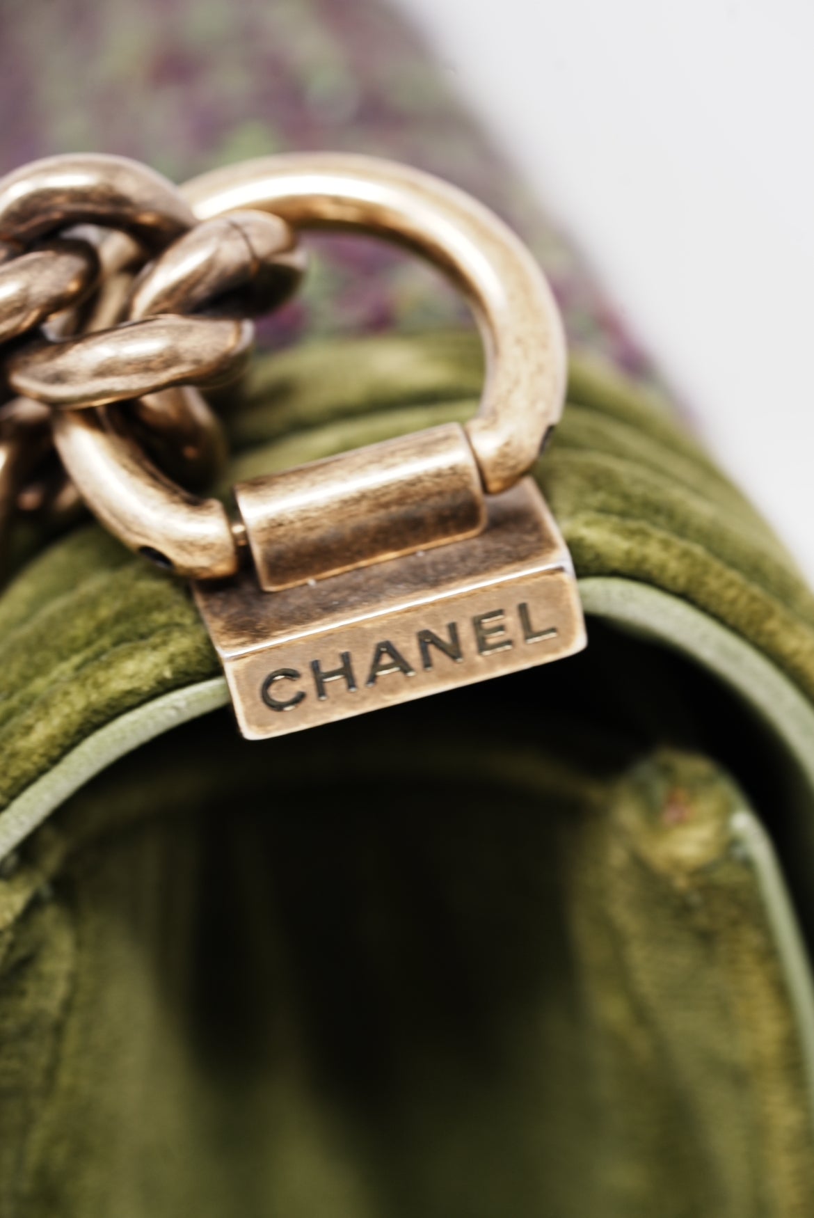 Pre-Owned Chanel Velvet Tweed Medium Boy Flap