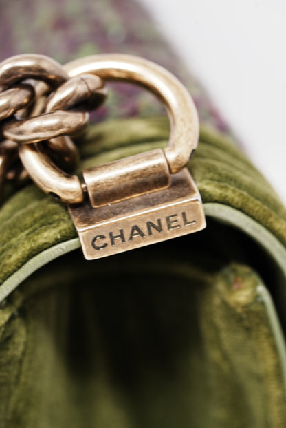 Pre-Owned Chanel Velvet Tweed Medium Boy Flap