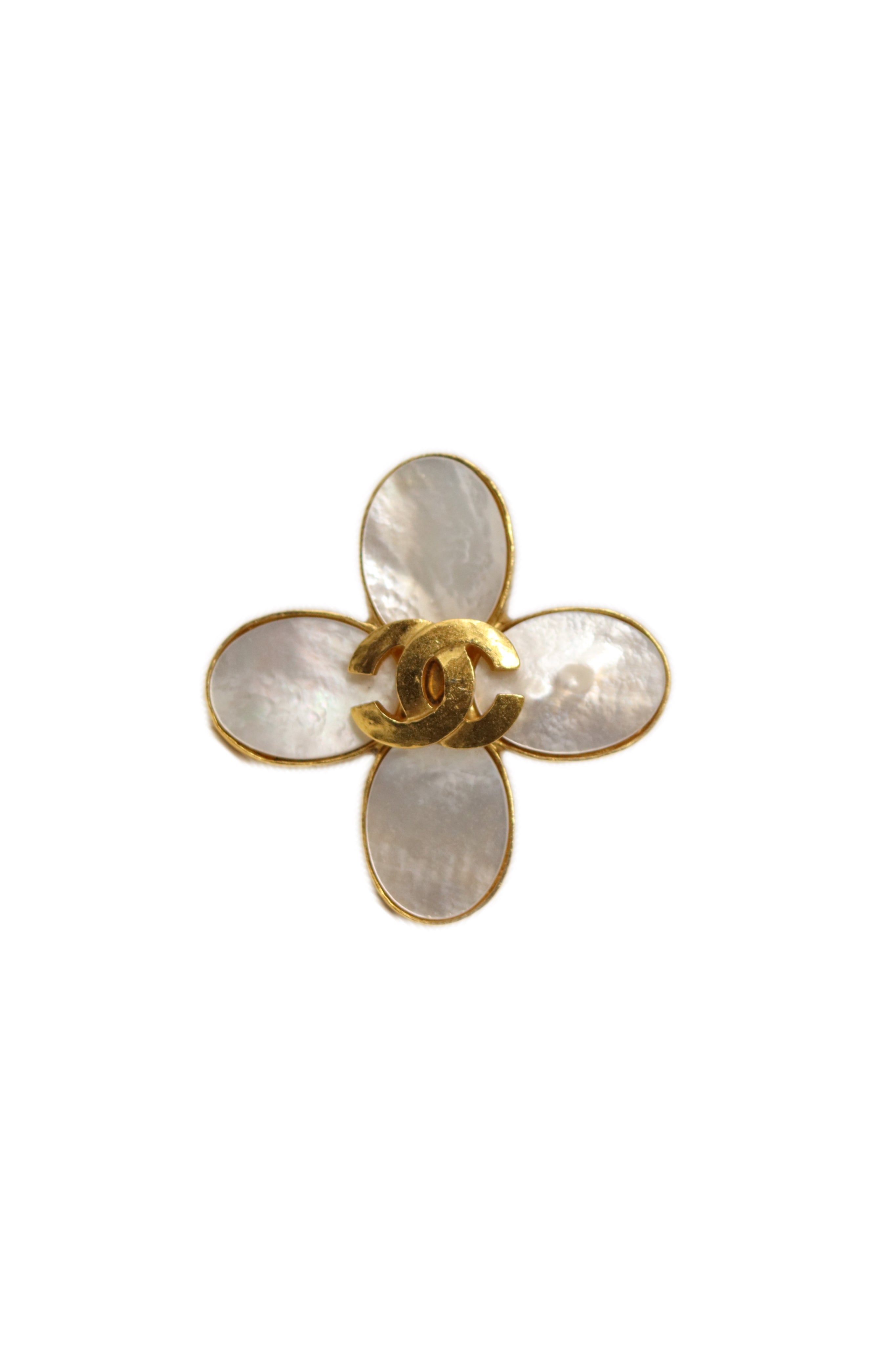 Pre-Owned Chanel 1995 Vintage Mother Of Pearl CC Brooch