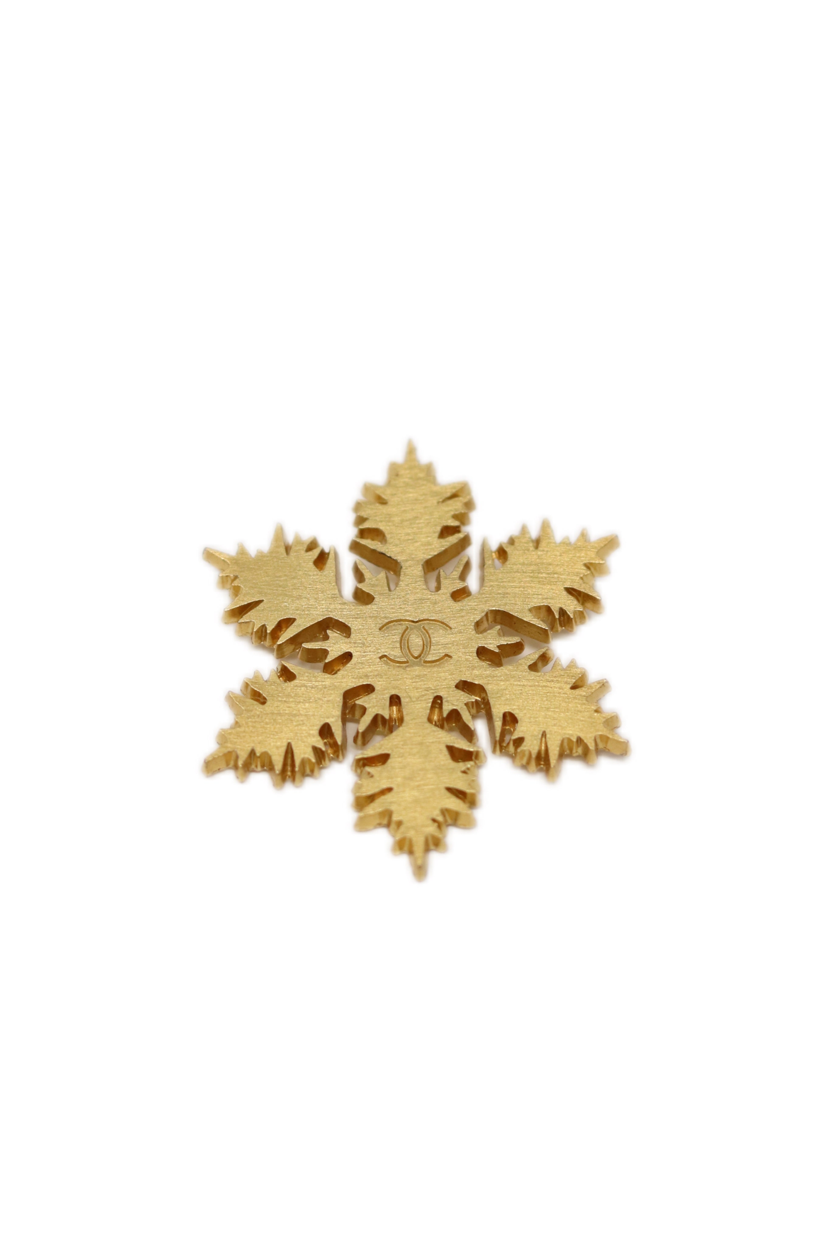 Pre-Owned Chanel 2001 Maple Brooch