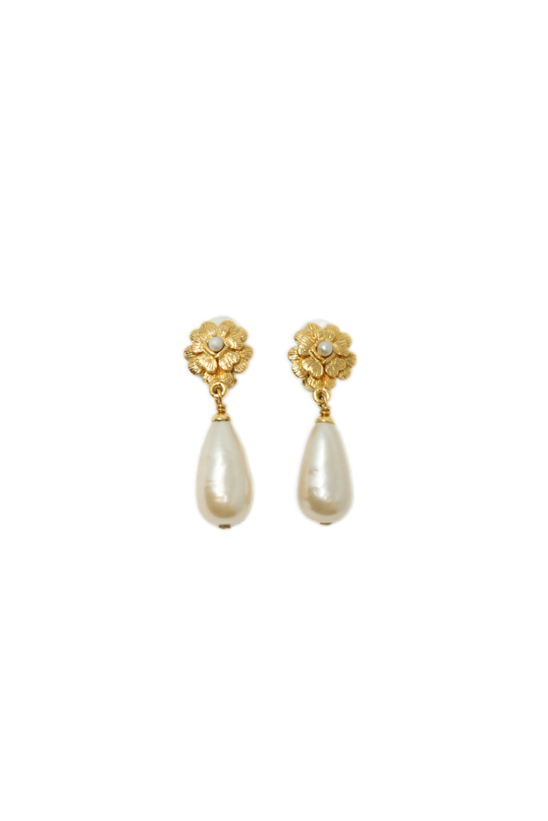 Pre-Owned CHANEL 1993 Camila Pearl Earrings Clip-On