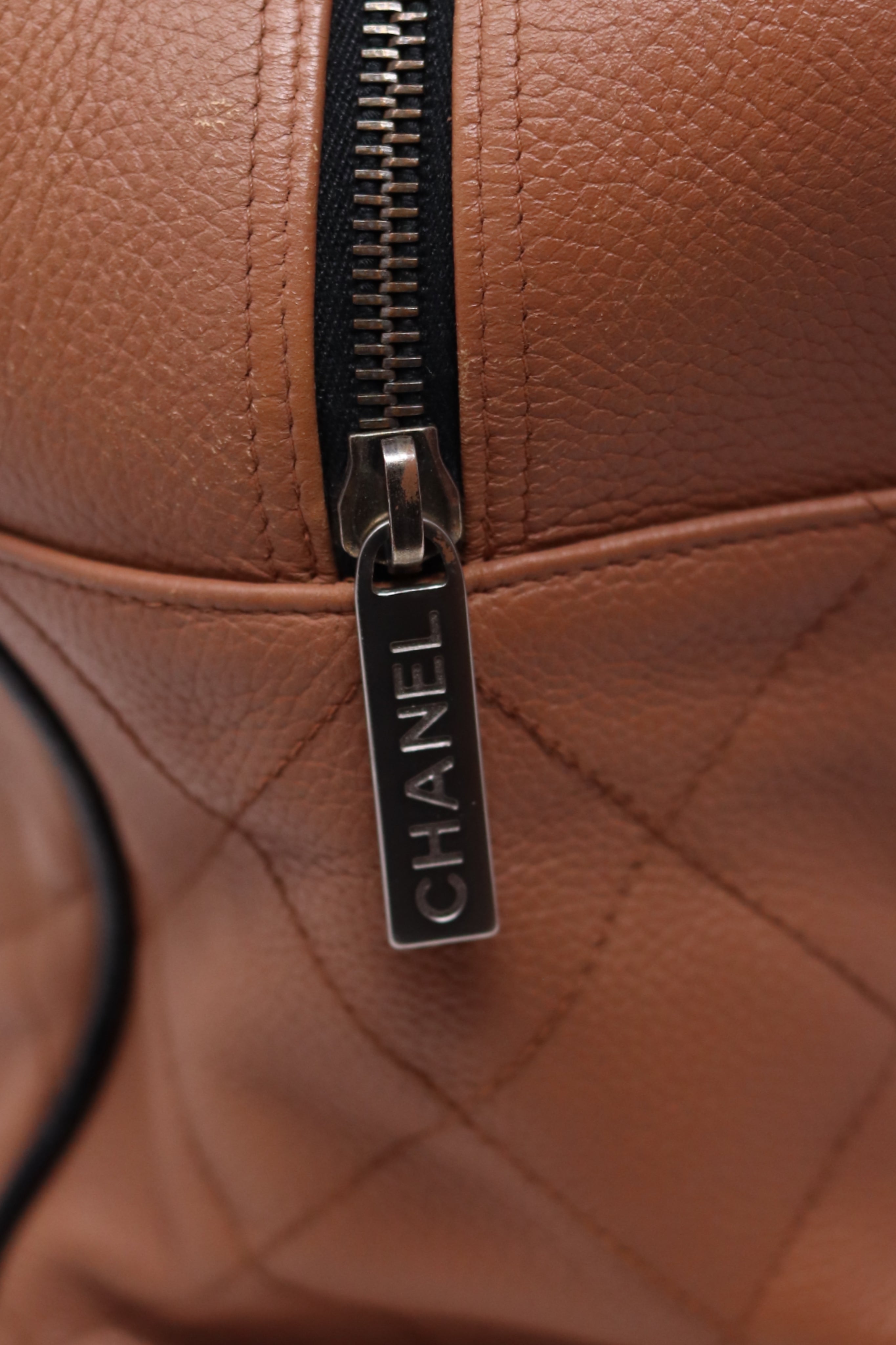 Pre-Owned Chanel 2000-2002 Boston Handbag Beige