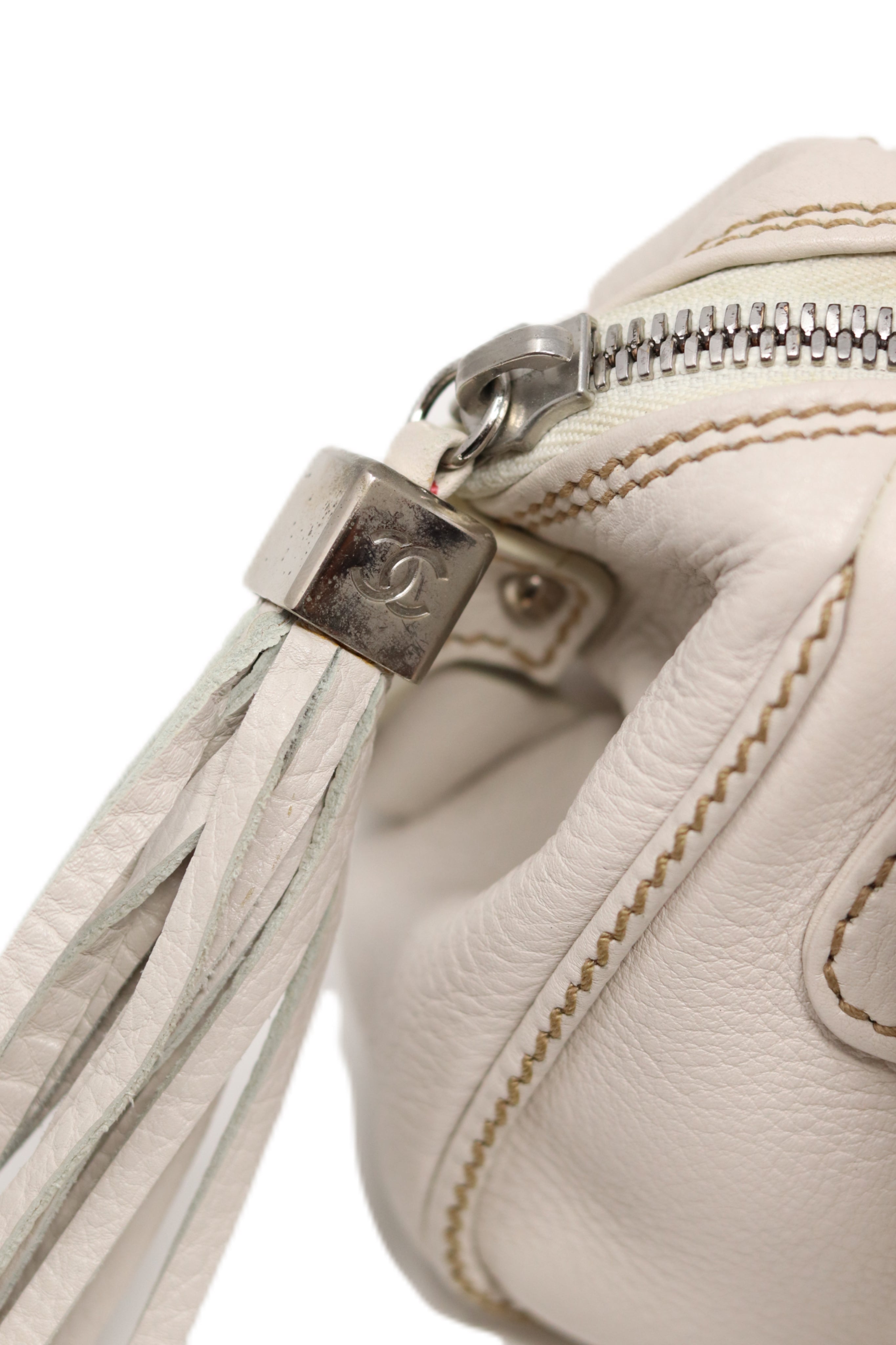 Pre-Owned Chanel 2003-2004 Mini Handle Bag Calfskin White