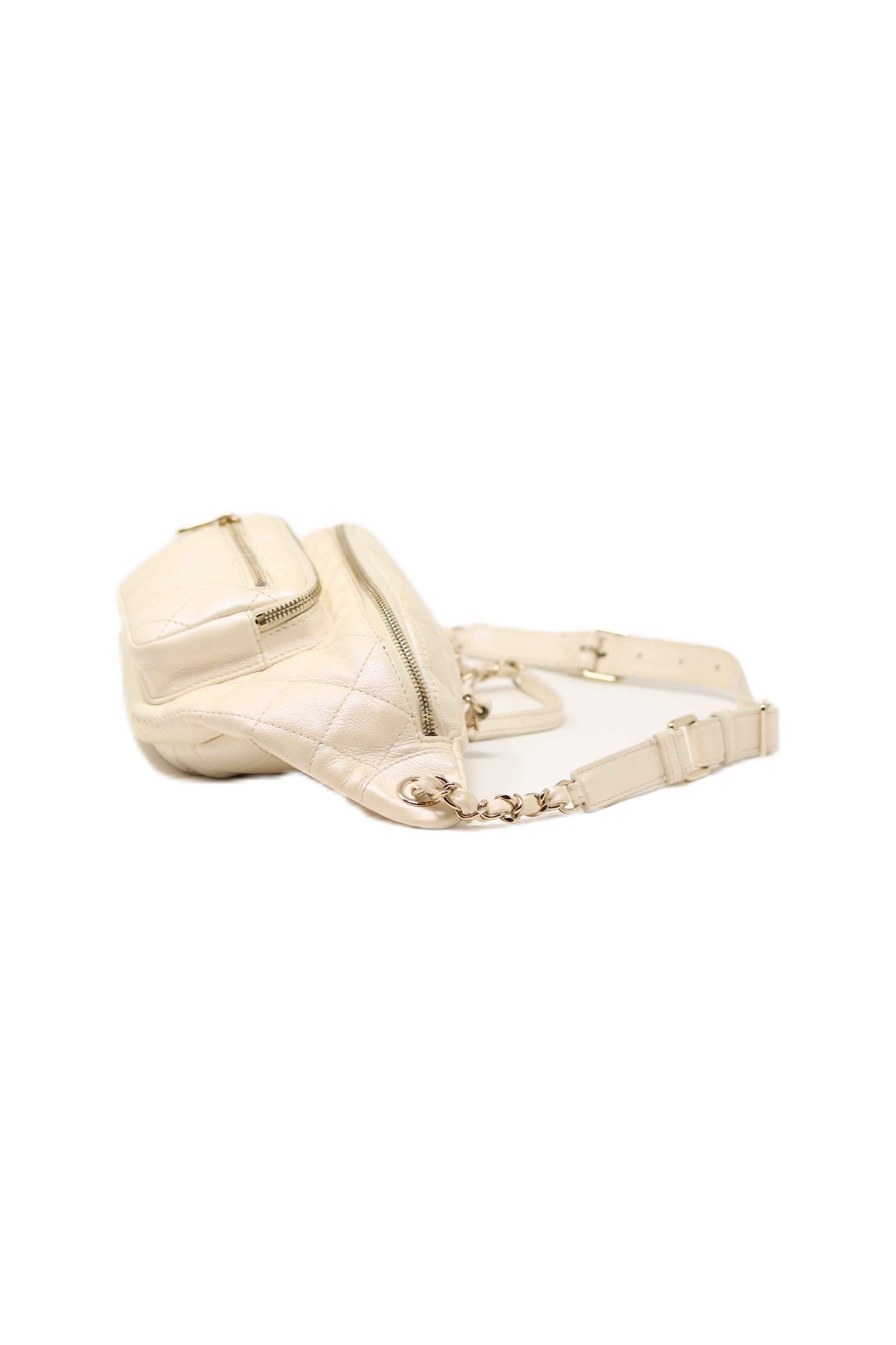 Pre-Owned Chanel 2019 Chest Bag Caviar White