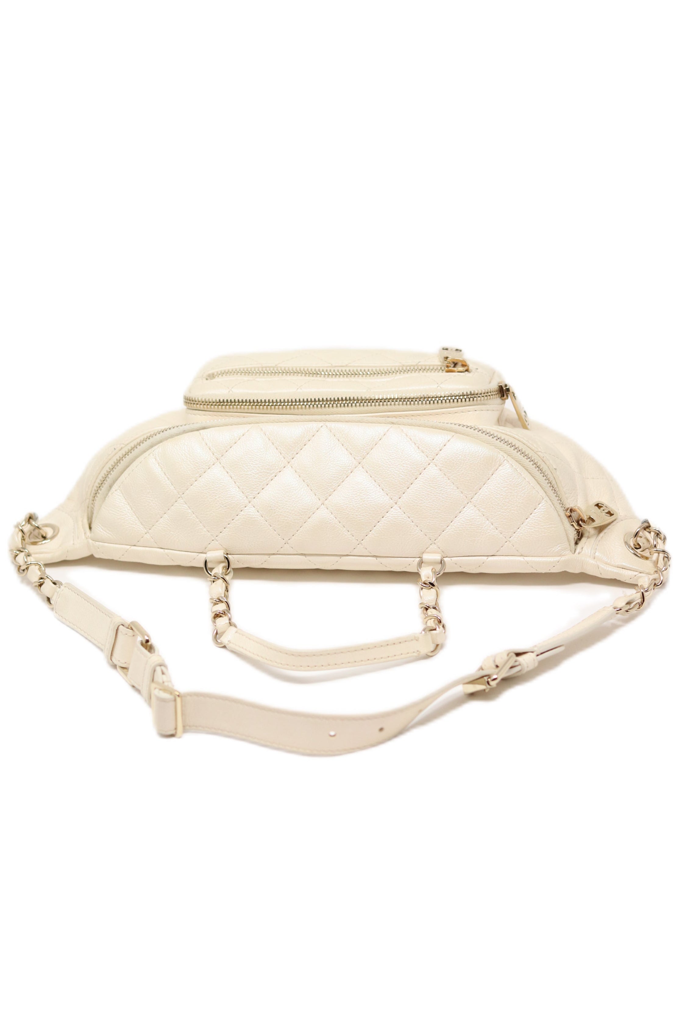 Pre-Owned Chanel 2019 White Caviar Chest Bag