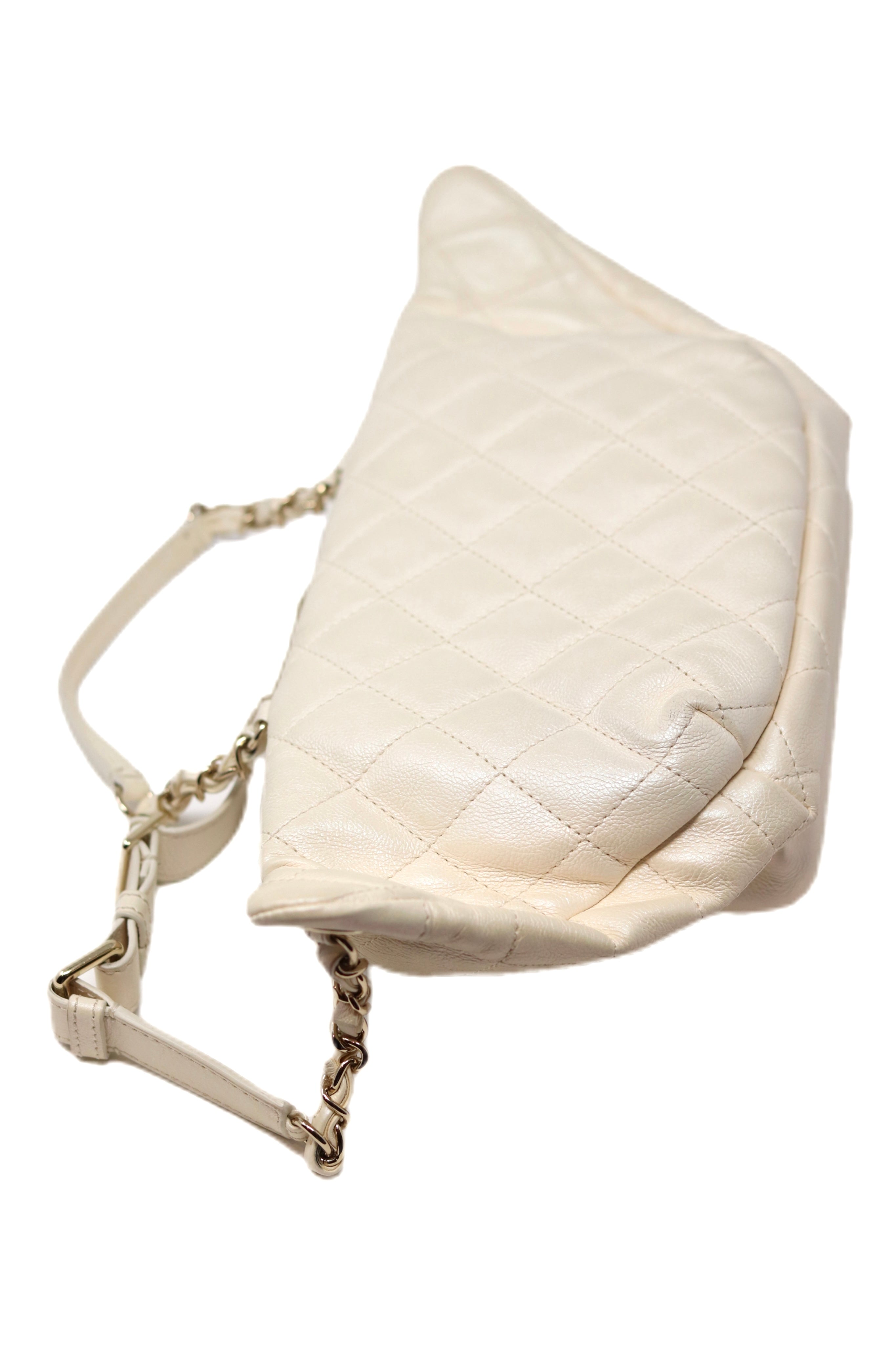 Pre-Owned Chanel 2019 Chest Bag Caviar White