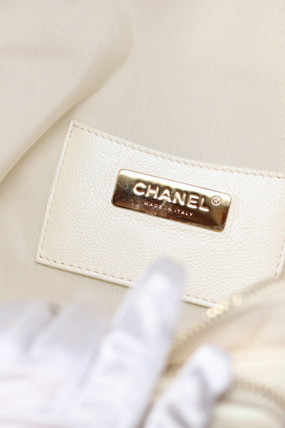 Pre-Owned Chanel 2019 Chest Bag Caviar White