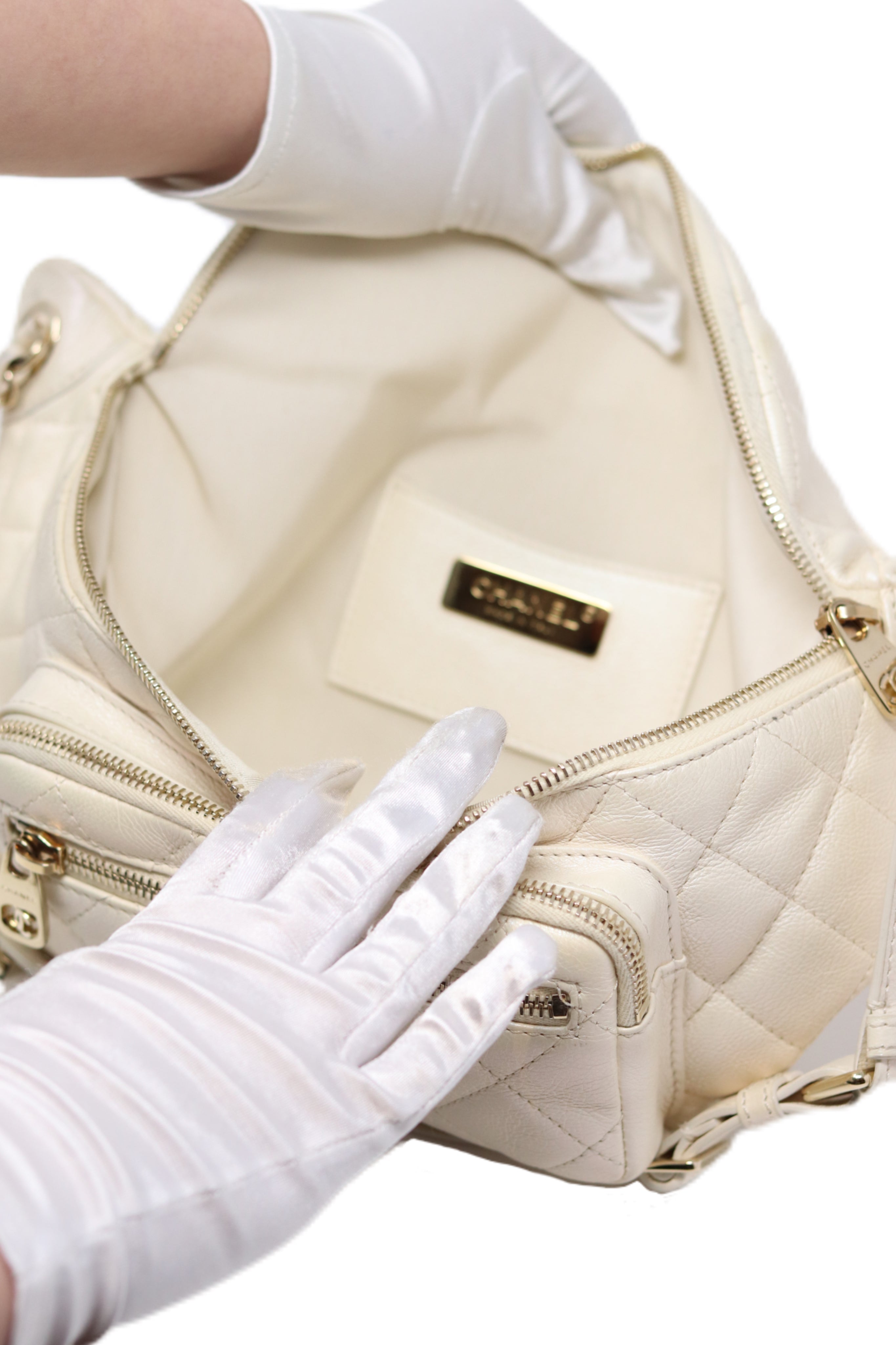 Pre-Owned Chanel 2019 Chest Bag Caviar White